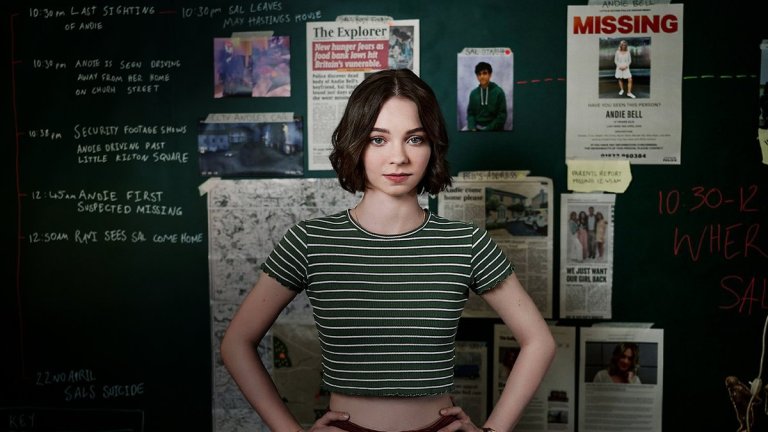 Emma Myers'ın Başrolünde Bulunduğu 'A Good Girl's Guide to Murder' Ağustos 2024'te Netflix'te Yayınlanacak Makale Tanıtım Fotoğrafı