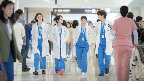 Medical K-Drama 'Resident Playbook' is Coming to Netflix in April 2025 Article Teaser Photo